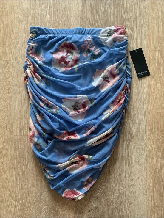 free press Dresses & Skirts - free press Blue Floral Ruched Midi Skirt Size S